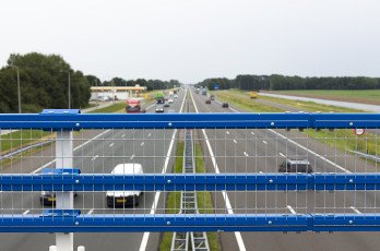 Steel Safety Railing op snelwegovergangen nabij Zwolle